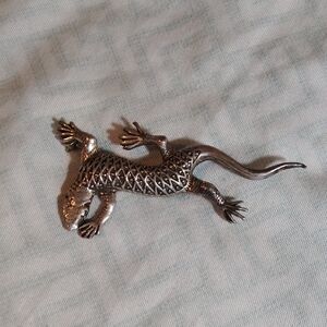 Elegant Vintage Sterling Silver Lizard Broach